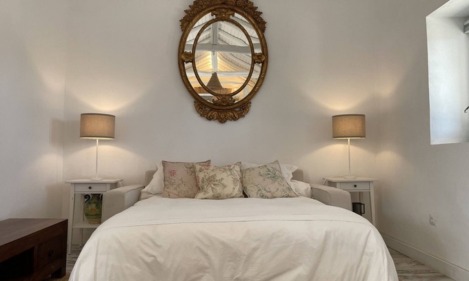New Golden Mile Cottage | Casa Rústica en Marbella, Ubicación Inmejorable!