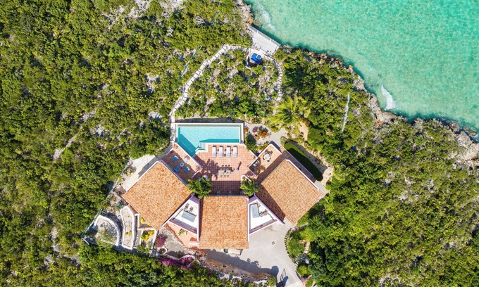 Ocean Point House | Casa Rosada Villa - Turks & Caicos' Paradise Escape