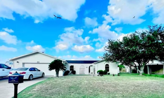Brownsville House | Casa Santa Clara with Swimming Pool near Golf Country Clubs