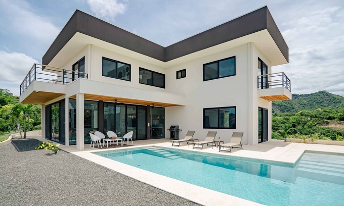 Rio Seco House | Casa Serena - Mountain and Ocean views - Playa Potrero - Vistas de Flamingo