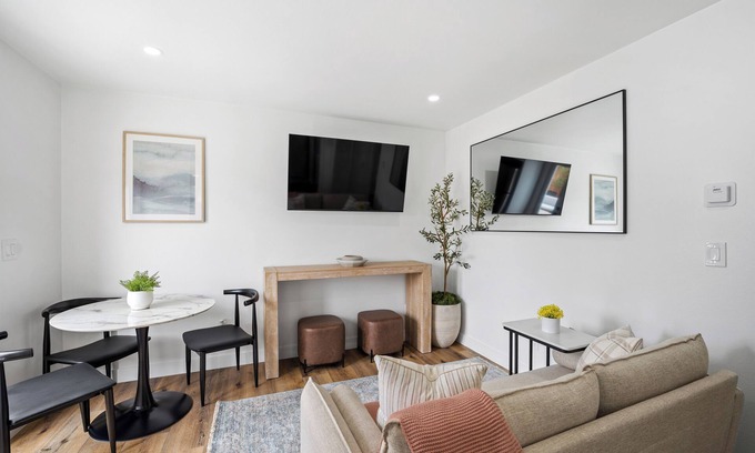 Oxnard House | Casa Serene w/private patio; pet-friendly. 9-min drive to beach.