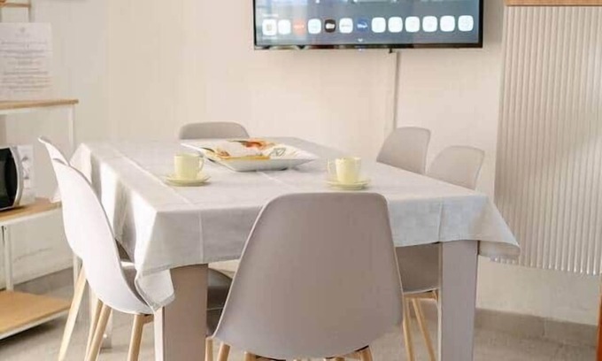 Villaggio Carrao Villa | Casa Sole - townhouse by the sea, WiFi, Netflix, A/C