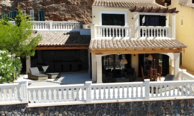 Soller House | Casa Suliar with shared pool & fantastic panoramic harbour view