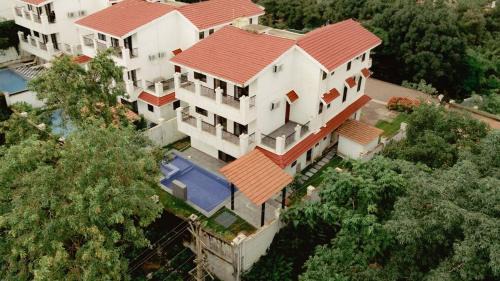 Siolim Villa | Casa Suneos 4-BHK Villa With Private Pool & Lift Near Popular Restaurants