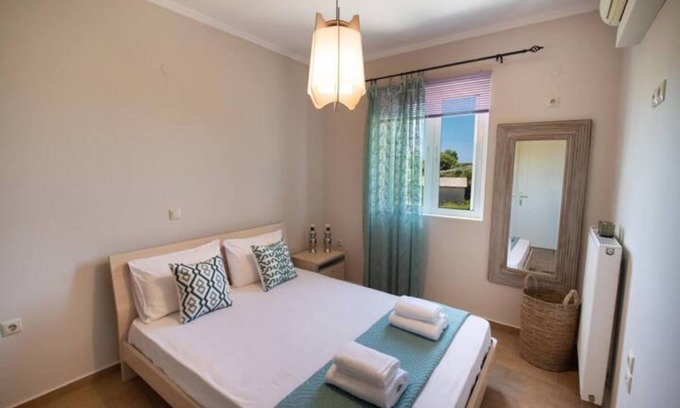 Lefkada Town Apartment | Casa Vardani 3 Modern Central Apartment