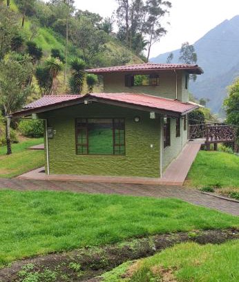 Banos de Agua Santa House | "Casa Verde" en Baños de Agua Santa con vista al volcán Tungurahua