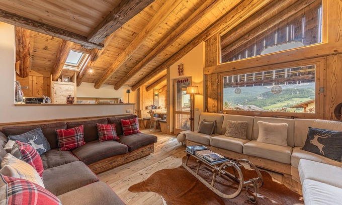 Cortina d'Ampezzo Apartment | Casa Verocip, a panoramic attic with a view of the Dolomites