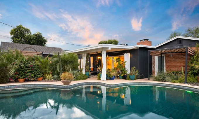 Security Acres House | Casa Virginia - Paradise in S. Scottsdale, Relax & Have Fun, Mins. to Entertainment & Dining!