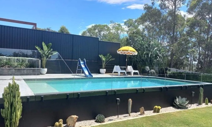 Reedy Creek House | CASA VISTA* Sleeps 10, Superb Views, Pool & Office
