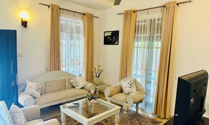 Peliyagoda House | CASA WINNIE with a beautiful garden