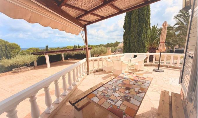 Costa Dorada Ski Chalet | Casa Winter Garden, popular with our regular guests