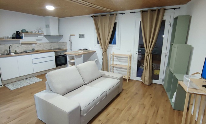 Montijos Cottage | 'Casa' with Balcony and Wi-Fi