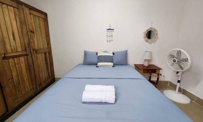 Granada House | Casa Yemaya|1 Block from La Calzada |3BD |Sleeps 6 people|Parking