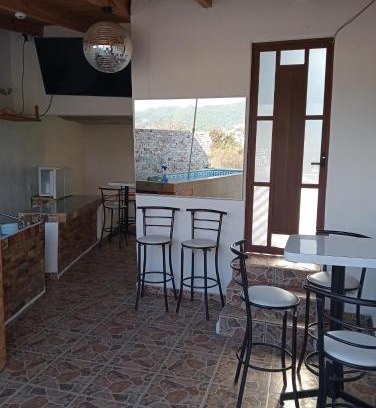 La Capilla House | Casa yuyu