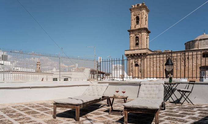 Centro Storico Apartment | Casamas: Industrial Style Holiday Apartment in Puglia
