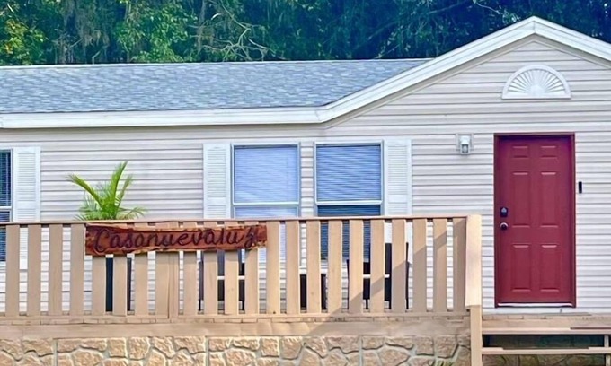 Fellowship House | Casanuevaluz 7 minutes from WEC and the Rainbow Springs !