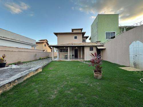 Rio das Ostras House | Casarão com quintal na quadra da praia | ROCM1217