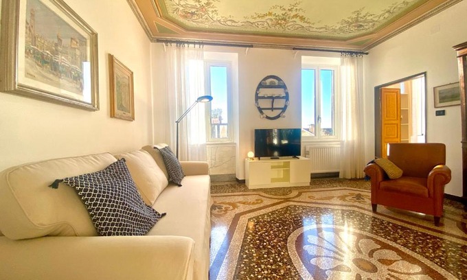 Camogli Apartment | CasaViva-Central Elegant apartment in Camogli