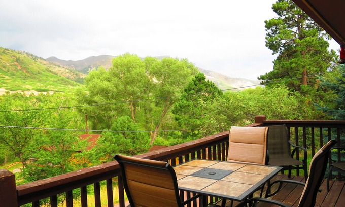 Manitou Springs House | CASCADE RETREAT IN MOUNTAIN SETTING, NEAR PIKES PEAK, MINUTES TO MANITOU SPRINGS