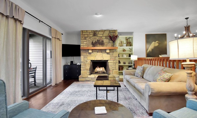 Blowing Rock Condo | Cascades 2 | Fireplace, Restaurant, Pool, Spa