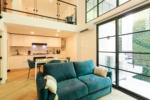 Santa Ana Apartment | Casco Viejo Loft with Balcony - Rooftop Pool and Gym