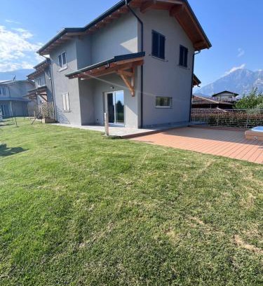 Dubino House | Case vacanza Colombaio con idromassaggio a 10 min dal lago di Como