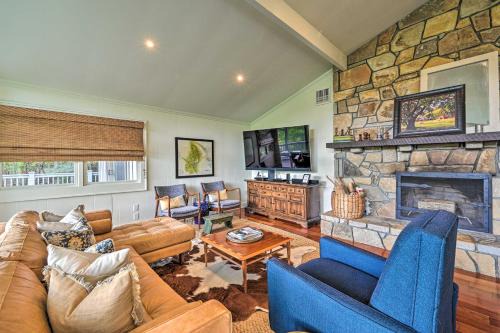 Cashiers House | Cashiers Retreat with Fireplace and Mtn Views!