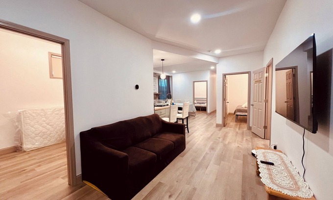 Downtown Niagara Falls Apartment | Casino Close Comfort walk to the falls 6-bedroom sleeps 12 with AC and WiFi USA