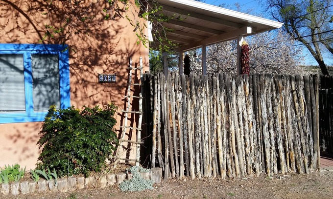 Northeast Santa Fe Condo | Casita Artista: Great Location & Great Price