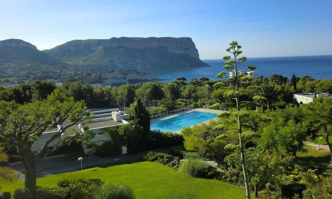 Cassis Apartment | Cassis 62m2 + Balcony 10m2, Air Conditioning, Panoramic Sea View, Pool, Tennis