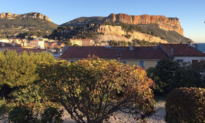 Cassis Apartment | Cassis T2 air-conditioned south-facing with parking - 50m from port
