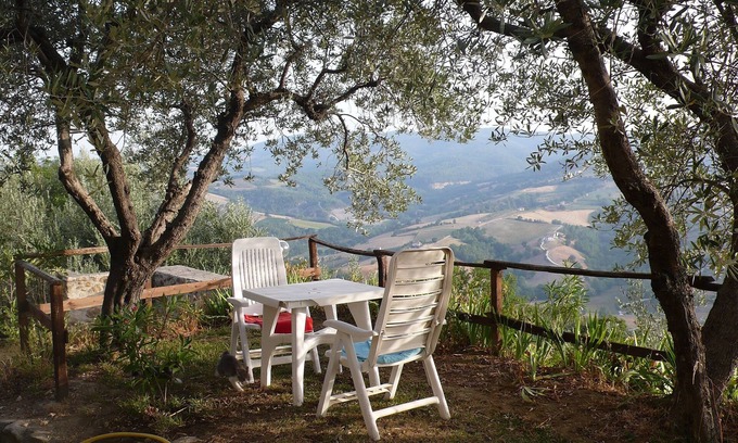 Gualdo Cattaneo Apartment | Castello di Cisterna