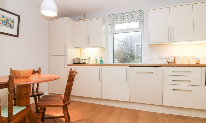 Anstruther Cottage | CASTLE CLIFF, pet friendly, character holiday cottage in Anstruther
