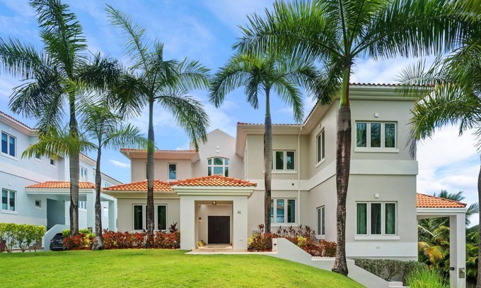 Candelero Abajo House | Castle Garden, recently remodeled luxury house with ocean view & generator (51)
