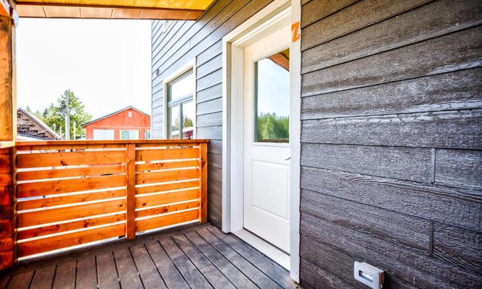 West Yellowstone Cabin | Castle in the Sky Unit Z