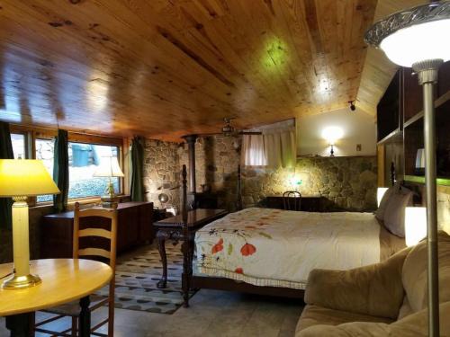 Stanardsville House | Castle Suite at White Lotus Eco Spa Retreat