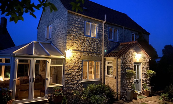 Helmsley Cottage | CASTLE VIEW, pet friendly, character holiday cottage in Helmsley