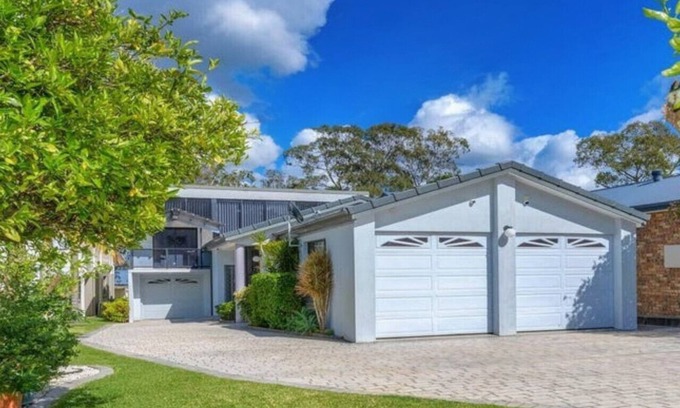 Yarrawonga Park House | Casuarina Waters- picturesque waterfront