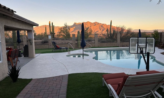 The Bluffs House | Catalina Mt Views, Quiet, Solar with EV charging, also see HA 7617525, 21095476