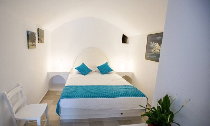 Kamari House | Cavesand - Private House with Private Pool