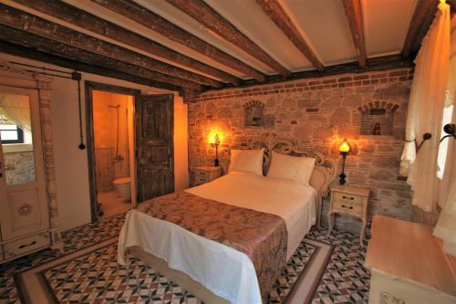Ayvalik City Center Hotel | CavlıHane 1885