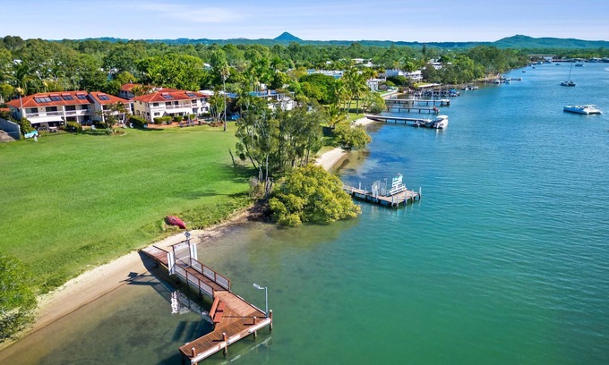 Noosaville Apartment | Cayman Quays