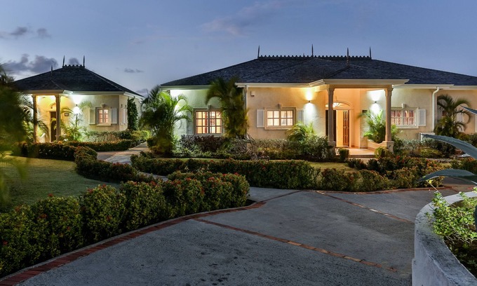 Sea Breeze Hills Villa | Cayman Villa - Contemporary 3 bedroom Villa with Stunning Ocean Views
