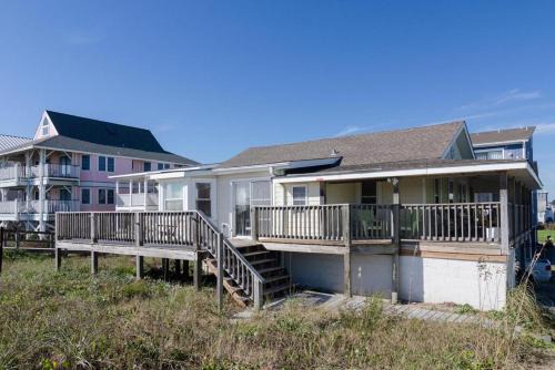 North Carolina Coast House | CBs Bella Vista by Bryant Real Estate