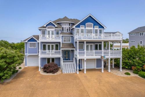 Corolla House | CC230 A Shore Thing
