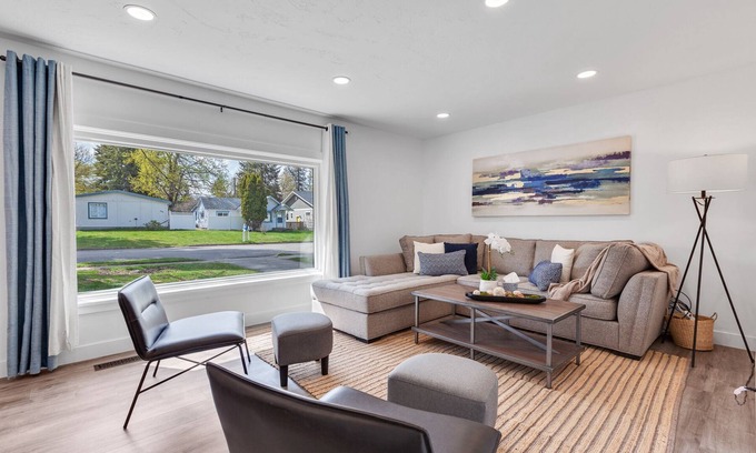 Coeur d'Alene House | CDA ID. Sanders Beach! Best Location! Newly Remodeled Addition! Pet Friendly.