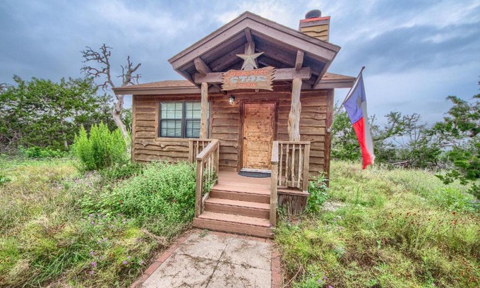 Fredericksburg House | Cedar Bliss Star Cabin
