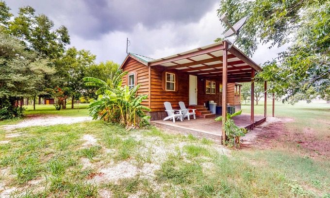 Waller Cabin | Cedar Cabin with Pretty Pond, Beach, Swimming Deck & Tropical Hut/Bar