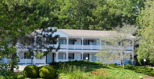 Camden Hotel | Cedar Crest Inn