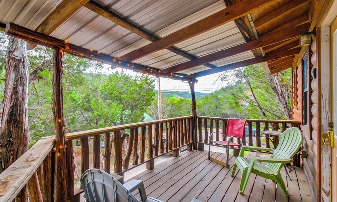 Davis Apartment | ‘Cedar Falls Cabins #6’: Hillside w/Views!